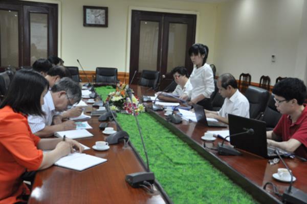 Xác định 10 lĩnh vực chủ yếu cần đạt trình độ công nghệ tiên tiến trong khu vực và lựa chọn các doanh nghiệp, cơ sở cần được tập trung ưu tiên đổi mới và nâng cao trình độ công nghệ